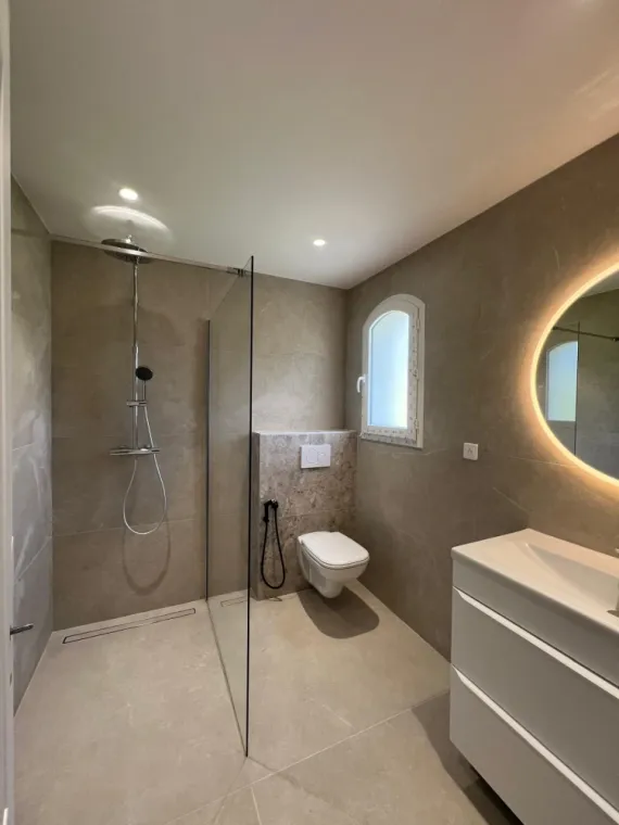 🚿✨ Création de Salle de Bain sur-mesure à Saint-Raphaël, Roquebrune-sur-Argens, Provence Thermo Fluide